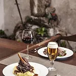 Penzion Excalibur A Restaurace 3*