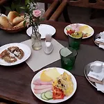 Penzion Excalibur A Restaurace 3*