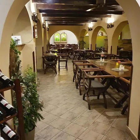 بيت ضيافة Excalibur A Restaurace Moravská Třebová