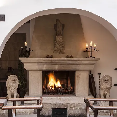 Excalibur A Restaurace Guest house