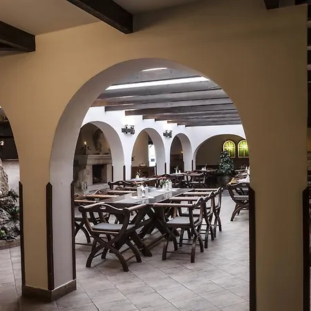 Excalibur A Restaurace بيت ضيافة 3*