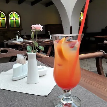 بيت ضيافة Excalibur A Restaurace 3*