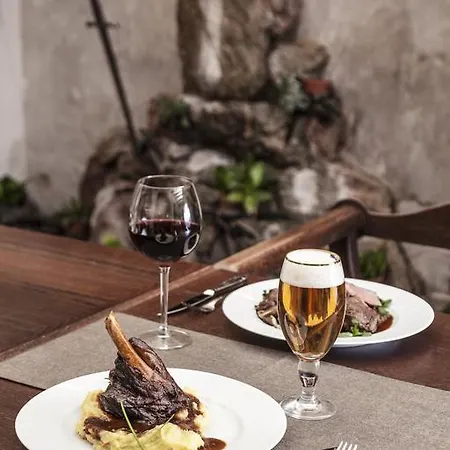 Guest house Excalibur A Restaurace 3*