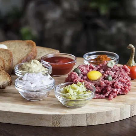 بيت ضيافة Excalibur A Restaurace