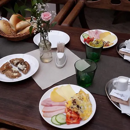 بيت ضيافة Excalibur A Restaurace 3*