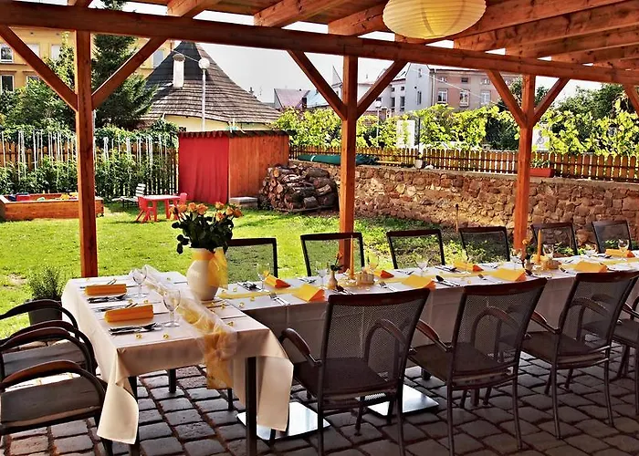 Excalibur A Restaurace Affittacamere Moravská Třebová